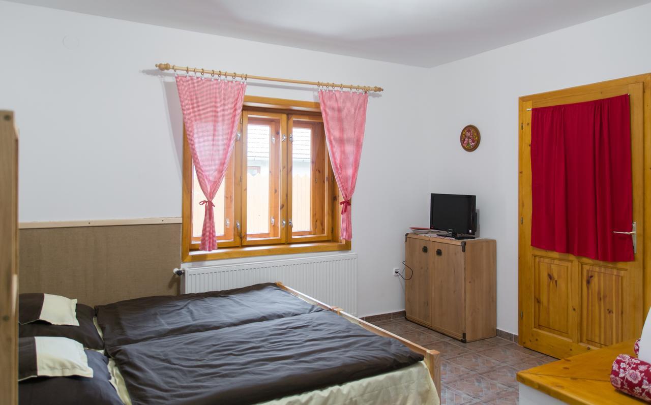 Bence Apartman Villa Tiszababolna Bagian luar foto